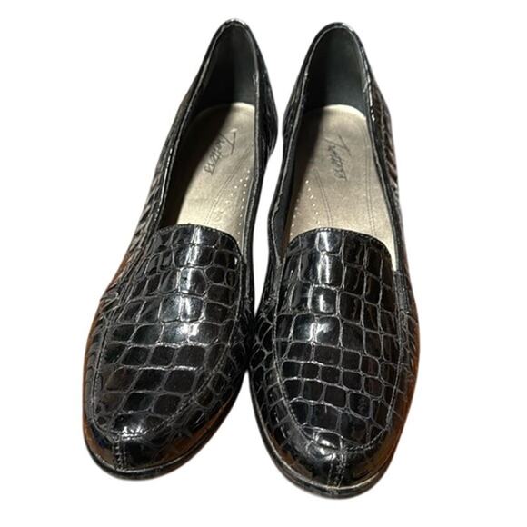 Women's Trotters Black Patten Leather Chunky Heel Size 11 N - Picture 2 of 7